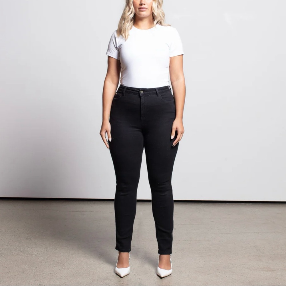 NWOT Ambela Almost Skinny, size 16